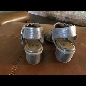 Sofft size 7 metallic tanish